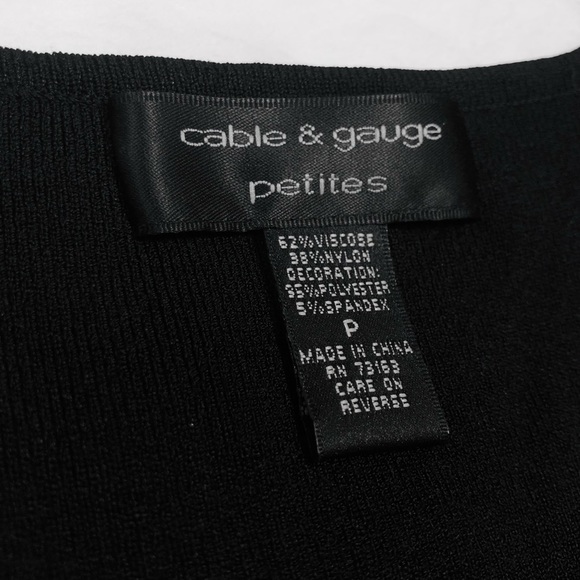 Cable & Gauge Petite Floral Design Top Flutter Sleeve Blouse - Picture 6 of 6